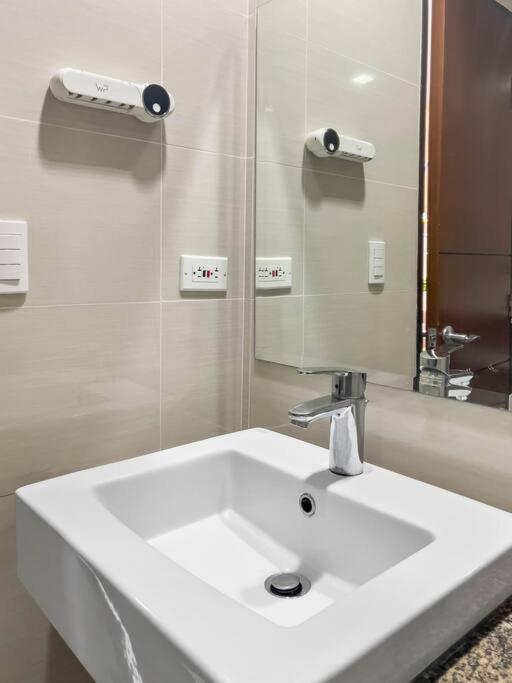 One Uptown Residences Bgc Taguig Exterior photo